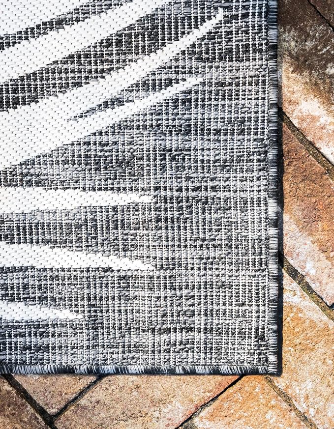 Unique Loom Outdoor Botanical Collection Area Rug - Palm (4' 1" x 6' 1" Rectangle, Charcoal/ Ivory)