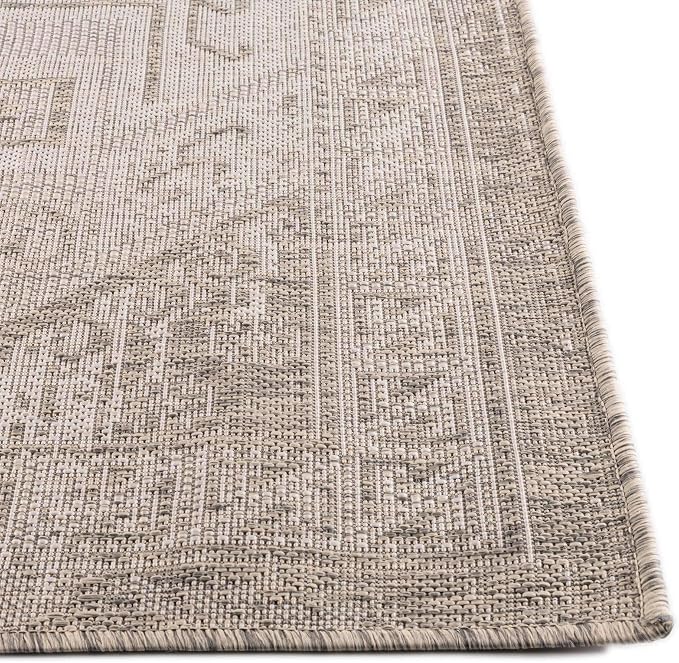 Unique Loom Outdoor Aztec Collection Area Rug - Coba (4' 1" x 6' 1" Rectangle, Light Gray/ Ivory)