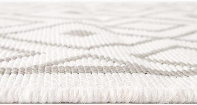 Unique Loom Outdoor Trellis Collection Area Rug - Kafes (7' 10" x 10' Oval, Ivory/ Gray)