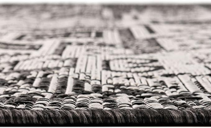 Unique Loom Outdoor Aztec Collection Area Rug - Coba (5' 3" x 7' 10" Rectangle, Charcoal Gray/ Ivory)