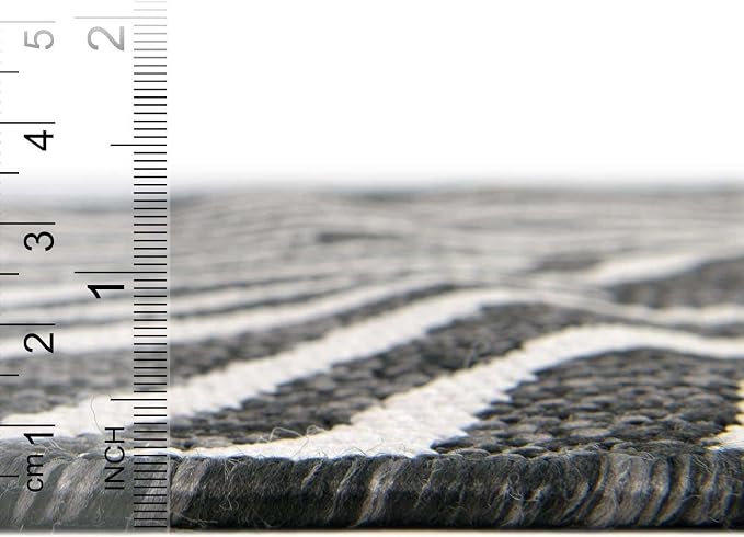 Unique Loom Outdoor Safari Collection Area Rug - Tsavo (2' x 3' 1" Rectangle, White/ Black)