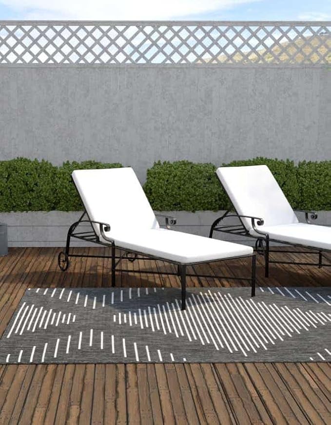 Unique Loom Outdoor Modern Collection Area Rug - Tambor (5' 3" x 8' Rectangle, Charcoal Gray/ Ivory)