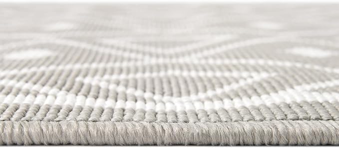 Unique Loom Outdoor Trellis Collection Area Rug - Kafes (7' 10" x 10' Oval, Gray/ Ivory)
