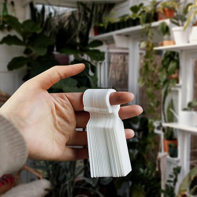 MHY 100 Pcs Thick Plastic Labels - Garden Waterproof Plant Tags - 4.3 inch Color Hanging Markers for Potted Plants, Nurseries, Trees, Gardening (Orange)