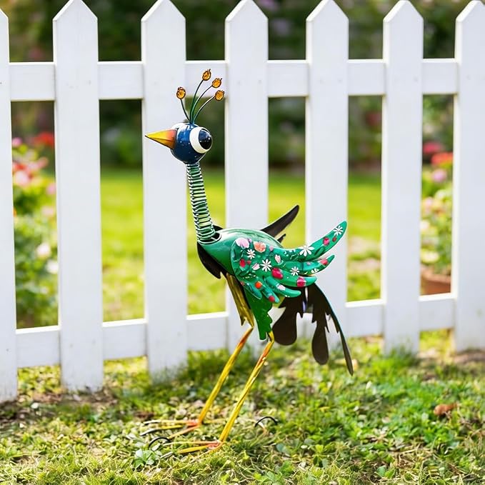 Metal Peacock Garden Statue,Outdoor Peacock Sculpture Decor Yard Art,Farmhouse Art for Yard, Patio, or Housewarming Present for Mom, Friends
