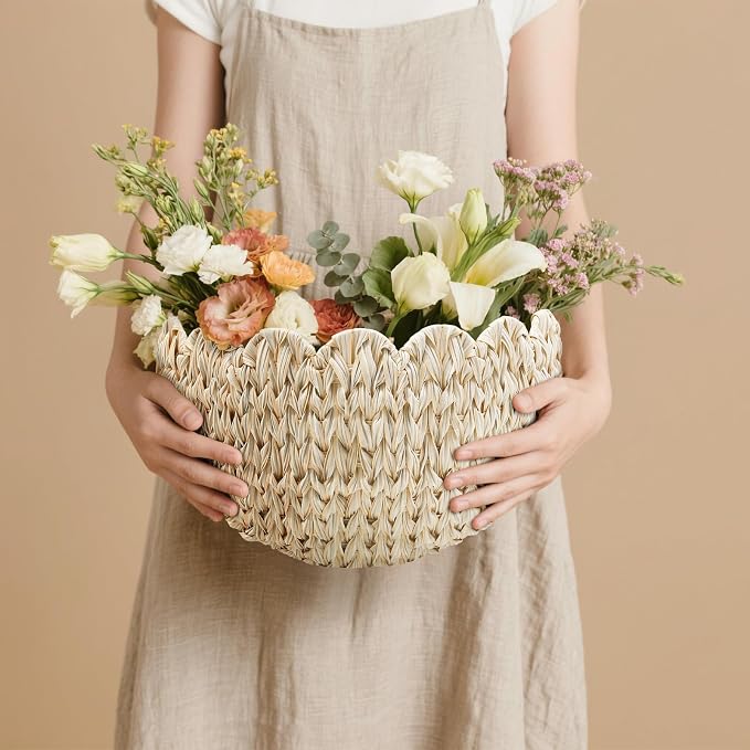 Coeusy Wicker Wall Basket,Scalloped Hanging Wall Basket for Storage and Organizing,Wicker Decorative Storage Baskets for Flower,Magazine,Nursery,Front Door,Bathroom Boho Decor