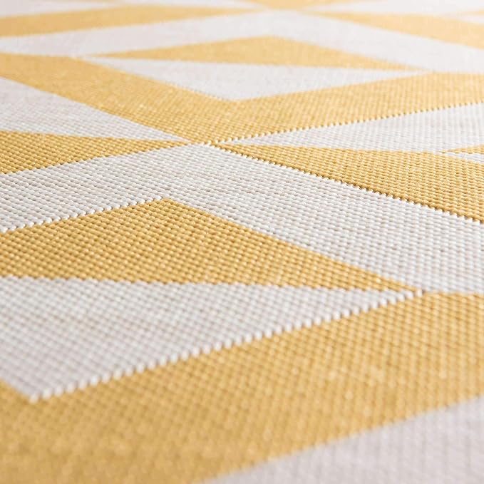 Unique Loom Jill Zarin Outdoor Collection Area Rug - Napa (4' 1" Round, Yellow/ Ivory)