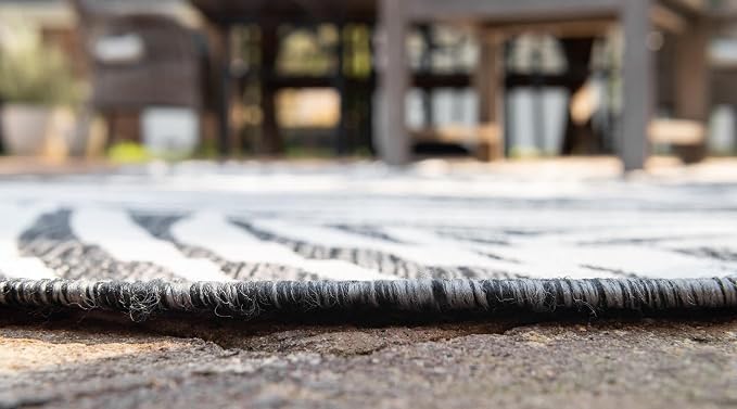 Unique Loom Outdoor Botanical Collection Area Rug - Palm (4' 1" x 6' 1" Rectangle, Charcoal/ Ivory)
