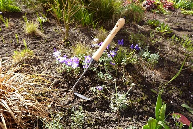 DeWit Weeder with Mid-Size Handle, Lightweight & Durable Garden Tool with Comfortable Grip