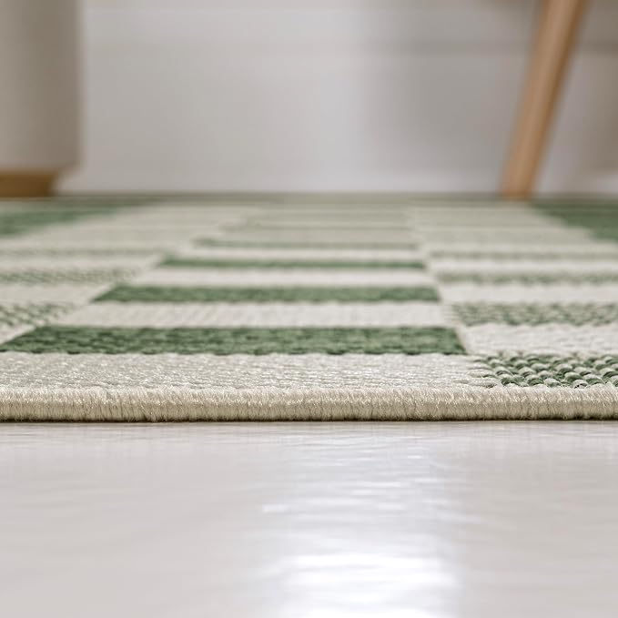 JONATHAN Y Geometric Bold Gingham Indoor Outdoor Area Rug 5X8 Green/Cream, Darcy Traditional for Backyard, Patio, Porch, Easy-Cleaning, High Traffic, Pet-Friendly, Non-Shedding (TSN201E-5)