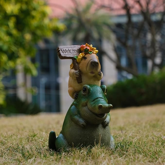 Solar Garden Outdoor Capybara Statues Yard Resin Decoration Gift Handmade Housewarming Gift for Patio Yard Lawn Waterproof Cracking