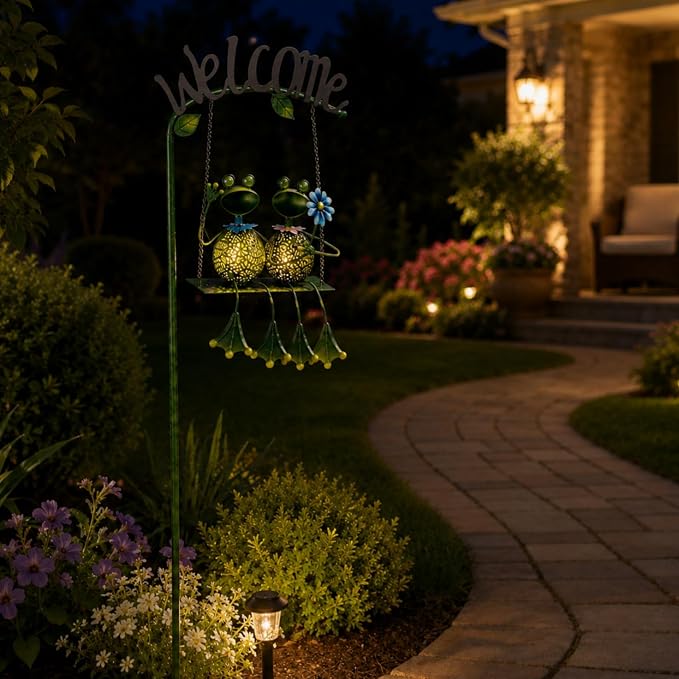 Solar Frog Garden Stake Lights Outdoor Waterproof, Frog Couple Swing Yard Light with Welcome Sign, Metal Garden Decor for Yard Pathway Porch, Garden Stake Light Gift for Women Mom (48 Inch)