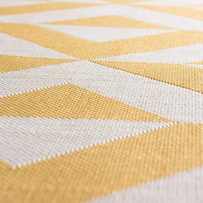 Unique Loom Jill Zarin Outdoor Collection Area Rug - Napa (4' 1" Round, Yellow/ Ivory)