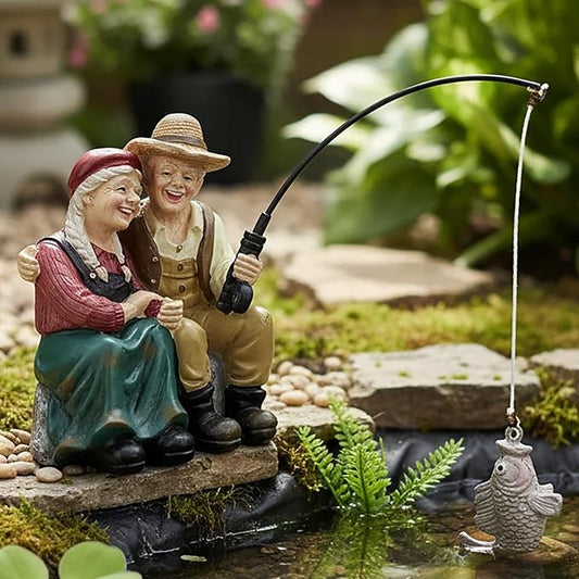 Romantic Older Couple Fishing Statue Outdoor Garden Koi Pond Decoration, Elderly Lover Fisher Figurine for Patio, Lawn & Yard Decor, Resin Garden Ornament, Old Couple Fishing Sculpture
