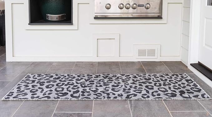 Unique Loom Outdoor Safari Collection Area Rug - Leopard (2' x 6' 1" Runner, Light Gray/ Gray)