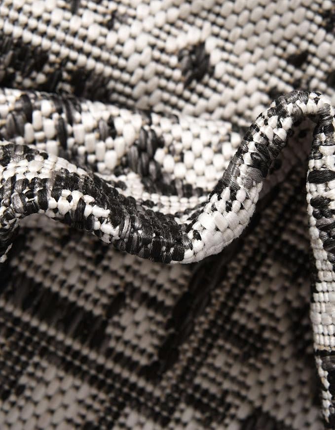 Unique Loom Outdoor Aztec Collection Area Rug - Chalca (2' 7" x 12' Runner, Charcoal Gray/ Ivory)