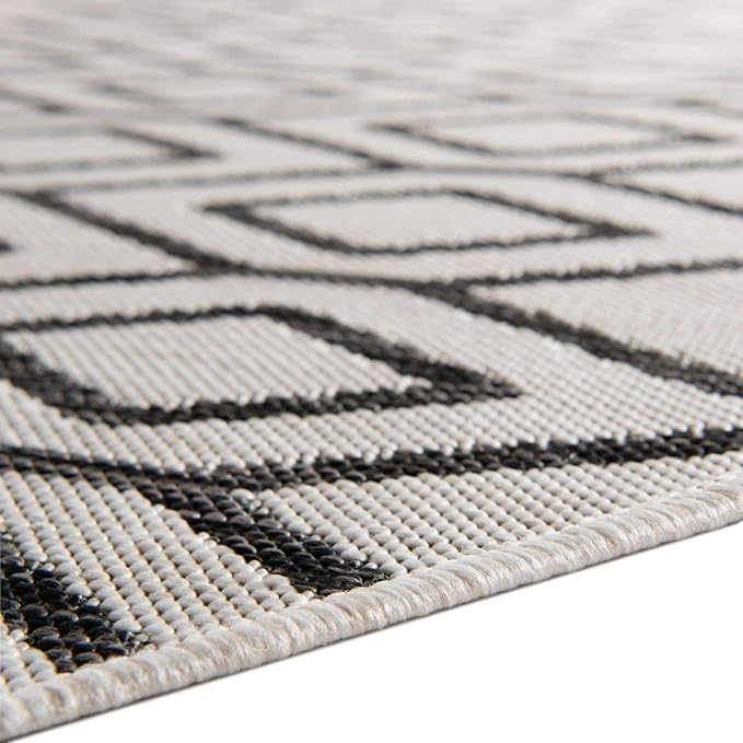 Jill Zarin Outdoor Collection Area Rug - Turks and Caicos (4' Round Ivory/Black)