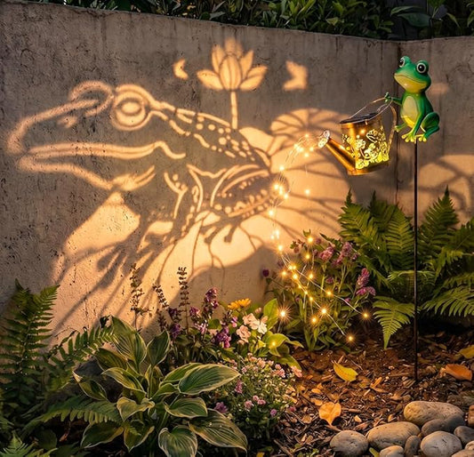 Solar-Powered Frog Watering Can Garden Stake Light, Metal Frog Statue Silhouette Pillar Garden Feature Light, for Christmas, Mother's Day, Birthday Gifts, Garden, Lawn, Courtyard Decorations.
