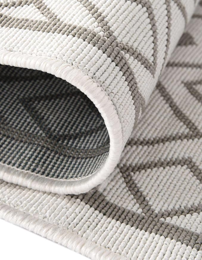 Unique Loom Outdoor Trellis Collection Area Rug - Kafes (7' 10" x 10' Oval, Ivory/ Gray)