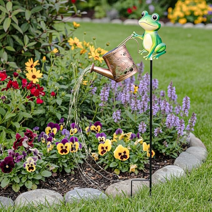 Solar-Powered Frog Watering Can Garden Stake Light, Metal Frog Statue Silhouette Pillar Garden Feature Light, for Christmas, Mother's Day, Birthday Gifts, Garden, Lawn, Courtyard Decorations.