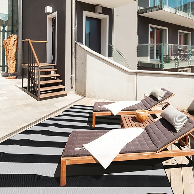 Plastic Straw Rug,5'x8' Outdoor Waterproof Patio Rugs Foldable Reversible Camping Mat for Rv, Deck, Porch, Picnic, Beach, Balcony,Black & White