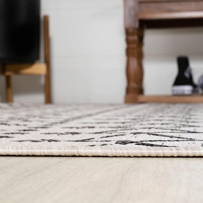 JONATHAN Y Moroccan Geometric Indoor Outdoor Round Area Rug 3 Ft Cream/Black, Ourika Textured Weave for Backyard, Patio, Porch, Easy-Cleaning, High Traffic, Pet-Friendly, Non-Shedding (SMB108I-3R)