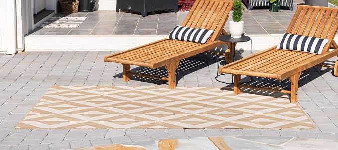 Unique Loom Outdoor Collection Area Rug - Napa (3' 3" x 5' 3" Rectangle, Beige/ Brown)