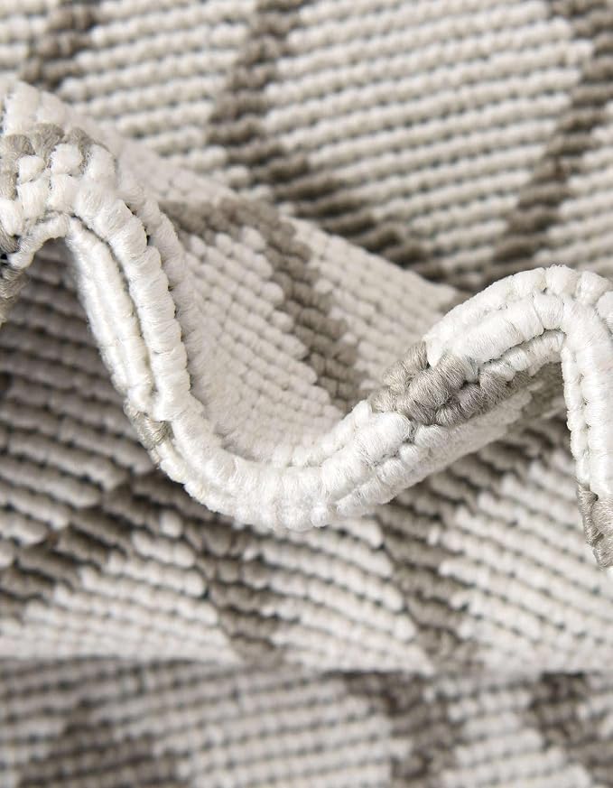 Unique Loom Outdoor Trellis Collection Area Rug - Kafes (7' 10" x 10' Oval, Ivory/ Gray)