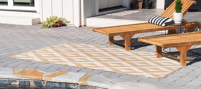 Unique Loom Outdoor Collection Area Rug - Napa (5' 3' x 8' Rectangle, Beige/ Brown)