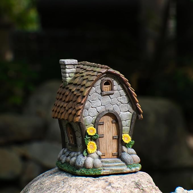 Solar Garden House Statues Outdoor with Light Yard Resin Decoration Gift Handmade Housewarming Gift for Patio Yard Lawn Waterproof Cracking