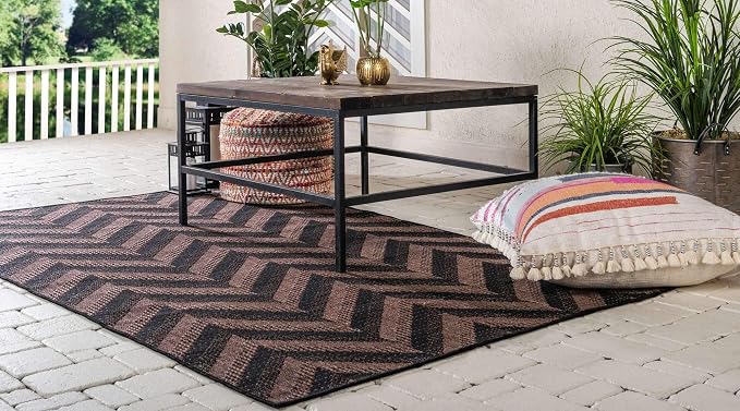 Unique Loom Outdoor Modern Collection Area Rug - Chevron (5' 3" x 8' Rectangle, Brown/ Black)