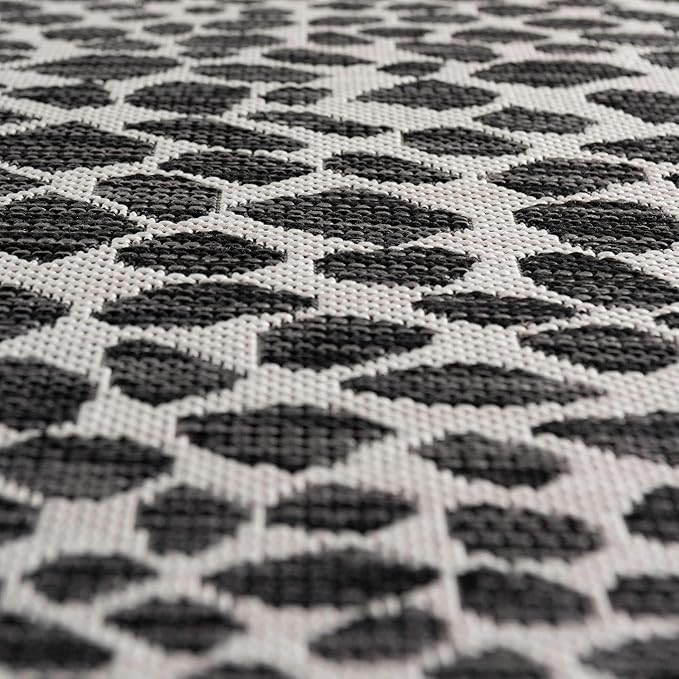 Unique Loom Outdoor Collection Area Rug - Cape Town (7' 10' x 10' Rectangle, Black/ Ivory)