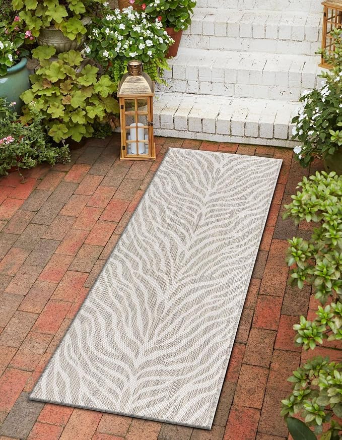 Unique Loom Outdoor Safari Collection Area Rug - Tsavo (2' x 6' 1" Runner, Gray/ Ivory)