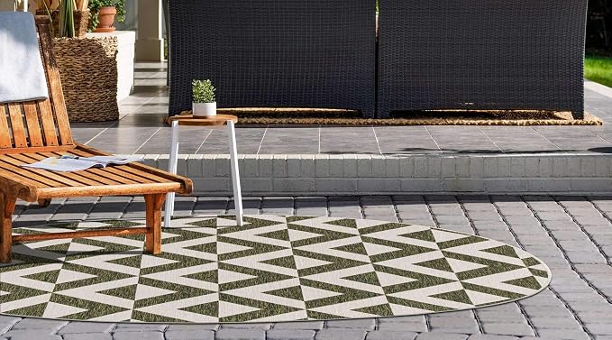 Unique Loom Outdoor Collection Area Rug - Napa (4' 1" Round, Green/ Ivory)