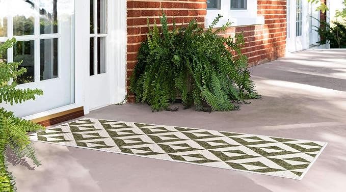 Unique Loom Jill Zarin Outdoor Collection Area Rug - Napa (2' x 6' 1' Runner, Green/ Ivory)
