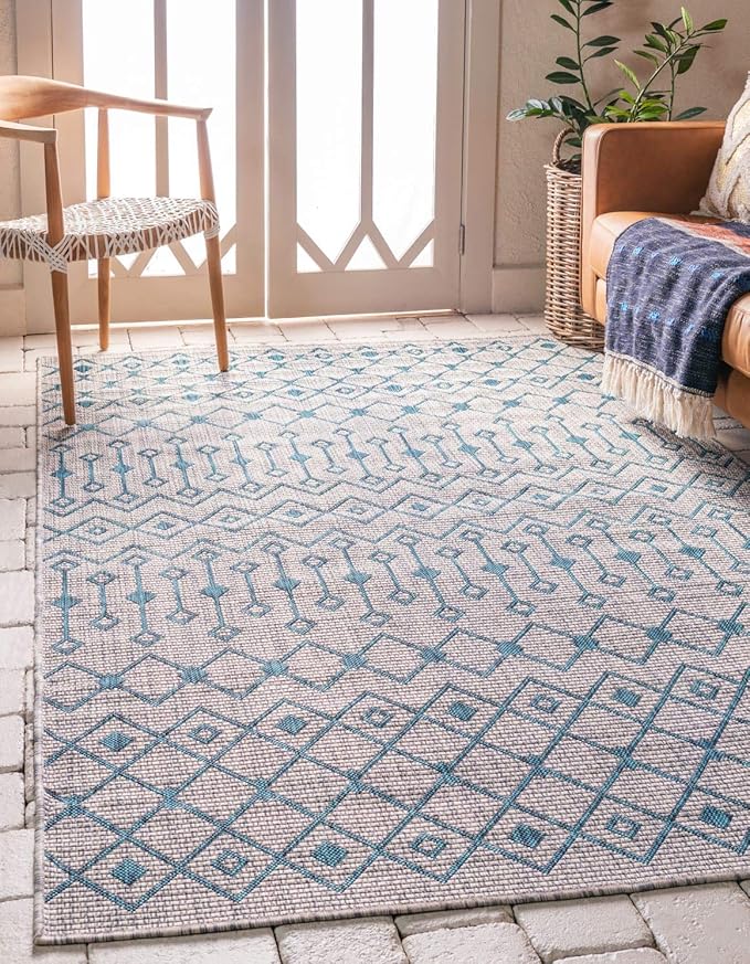 Unique Loom Outdoor Trellis Collection Area Rug - Tribal Trellis (4' 1" x 6' 1" Rectangle, Light Blue/ Ivory)