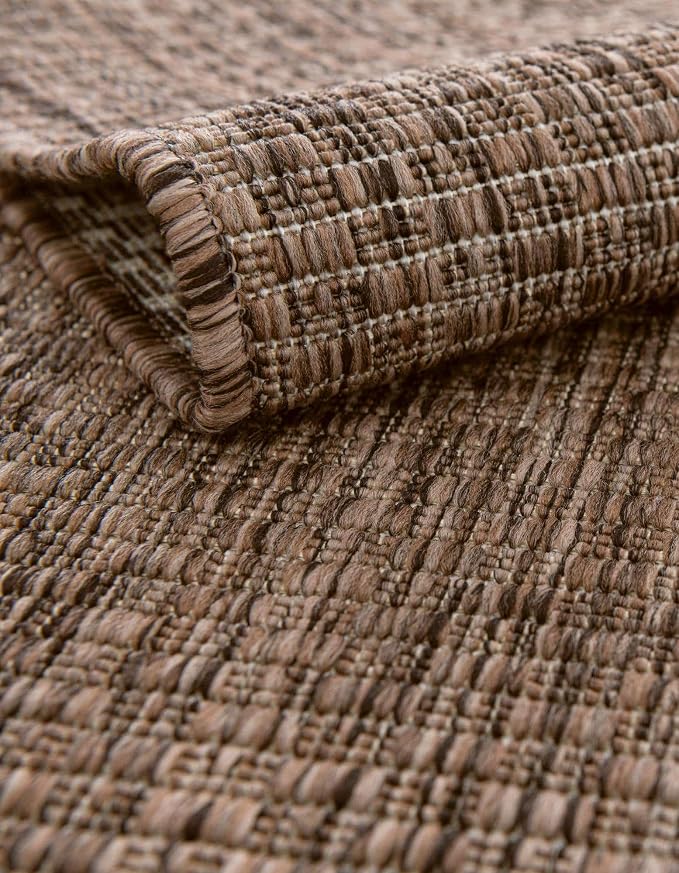 Unique Loom Outdoor Solid Collection Area Rug (4' 1" x 6' 1" Oval Light Brown/Ivory)