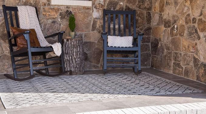 Unique Loom Outdoor Trellis Collection Area Rug - Tribal Trellis (5' 1" x 8' Rectangle, Gray/ Black)