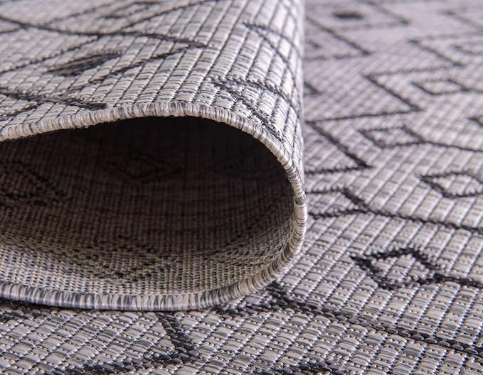 Unique Loom Outdoor Trellis Collection Area Rug - Tribal Trellis (5' 1" x 8' Rectangle, Gray/ Black)