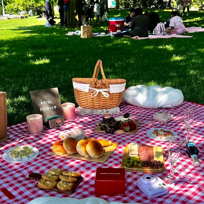 Wicker Picnic Basket with Lid, Wicker Picnic Hamper with Removable Lining and Foldable Handles, Woven Picnic and Outdoor Basket for Camping, Picnics, and Outdoor Adventures