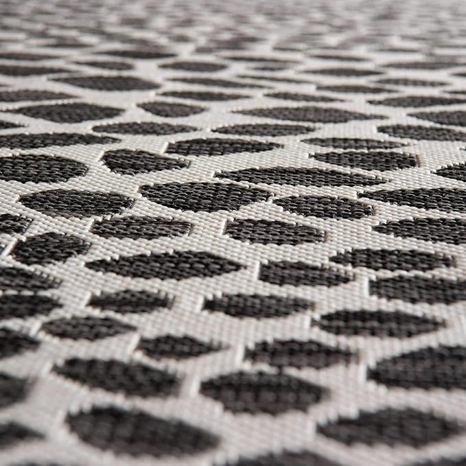 Unique Loom Outdoor Collection Area Rug - Cape Town (5' 3' x 8' Oval, Black/ Ivory)