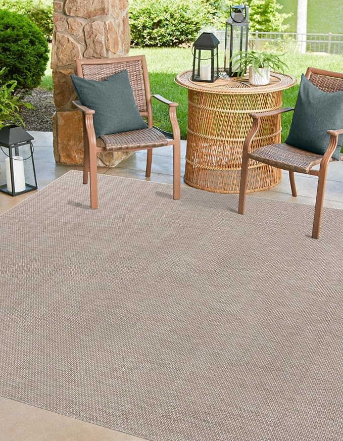 Unique Loom Outdoor Solid Collection Area Rug (7' 10" Square Beige/Ivory)