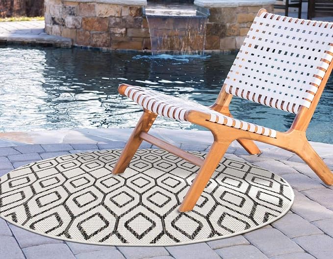 Jill Zarin Outdoor Collection Area Rug - Turks and Caicos (6' 7" Round Ivory/Black)