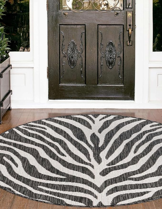 Unique Loom Outdoor Safari Collection Area Rug - Tsavo (4' 1" Round, White/ Black)