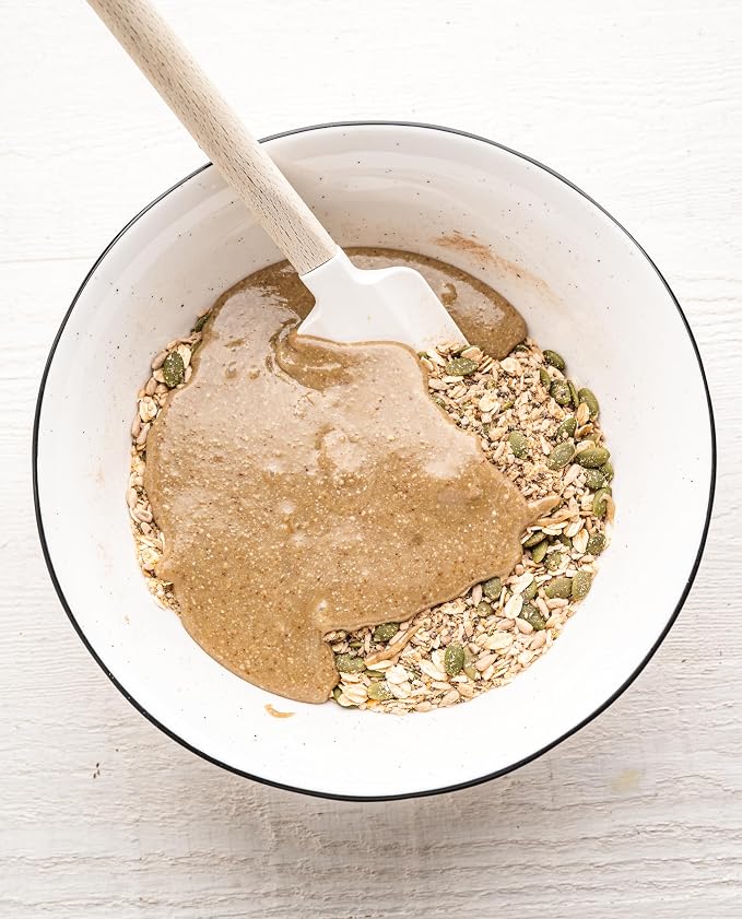 Yupik Canadian Hulled Hemp Seeds, 2.2 lb (35.2 oz), Gluten-Free, Kosher, Vegan, Raw Seeds, Shelled Hemp Hearts, Salt-Free, Source of Omega-3 & Omega-6, Plant-Based Protein, Ideal for Topping & Baking