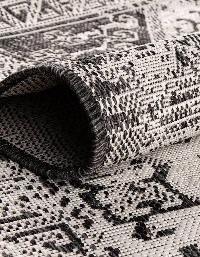 Unique Loom Outdoor Aztec Collection Area Rug - Coba (7' 10" Round, Charcoal Gray/ Ivory)