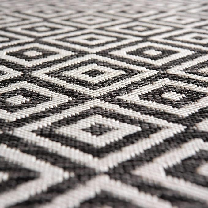 Unique Loom Jill Zarin Outdoor Collection Area Rug - Costa Rica (6' 7'' Round, Charcoal Gray/ Ivory)