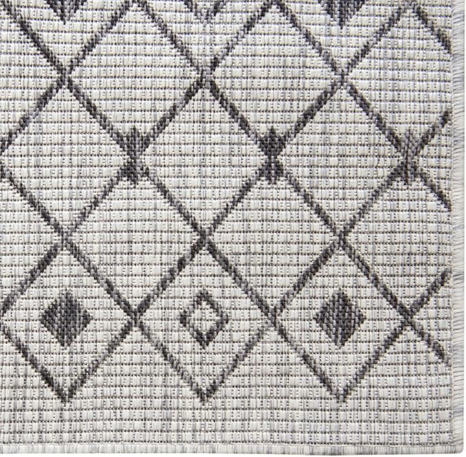 Unique Loom Outdoor Trellis Collection Area Rug - Tribal Trellis (7' 10" Square, Gray/ Black)