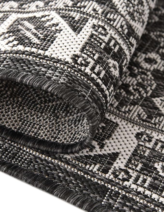 Unique Loom Outdoor Aztec Collection Area Rug - Chalca (2' 7" x 12' Runner, Charcoal Gray/ Ivory)