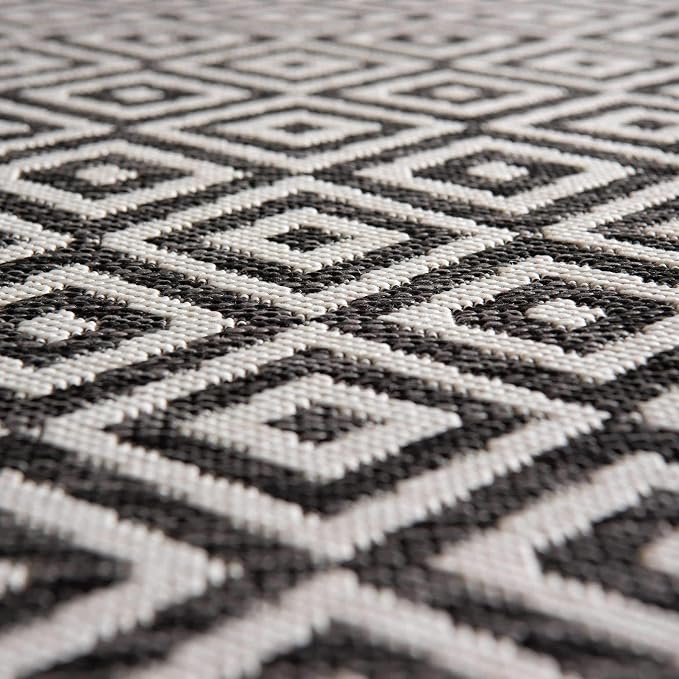 Unique Loom Jill Zarin Outdoor Collection Area Rug - Costa Rica (6' 7'' Round, Charcoal Gray/ Ivory)